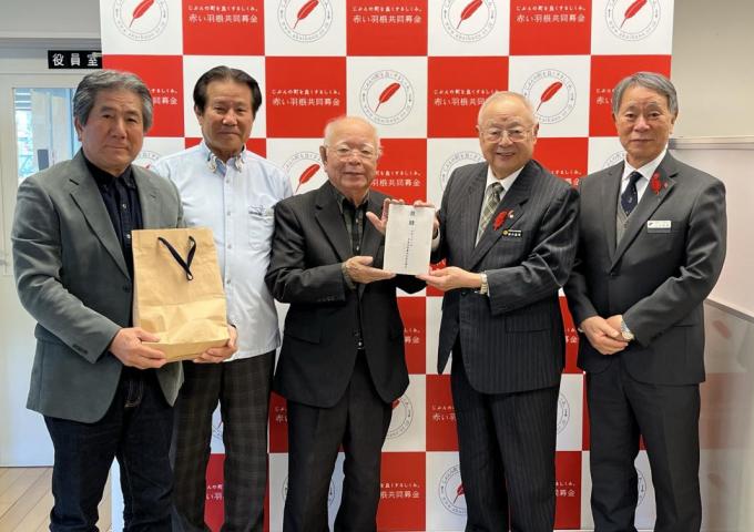 左から沖縄Jazz協会の根神健南部支部長、喜納正香会長、上原昌栄名誉会長