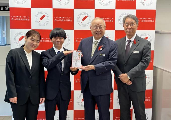 左から沖縄女子短期大学の吉田樹里さんと玉城響さん